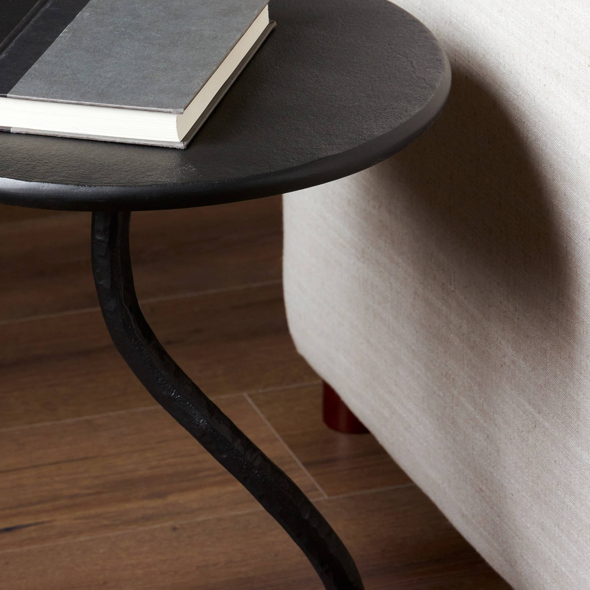 #color_gunmetal-aluminum