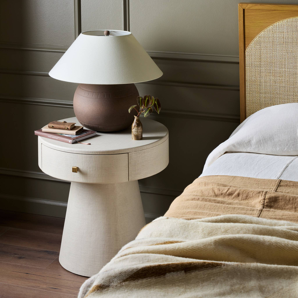 #color_ivory-painted-linen