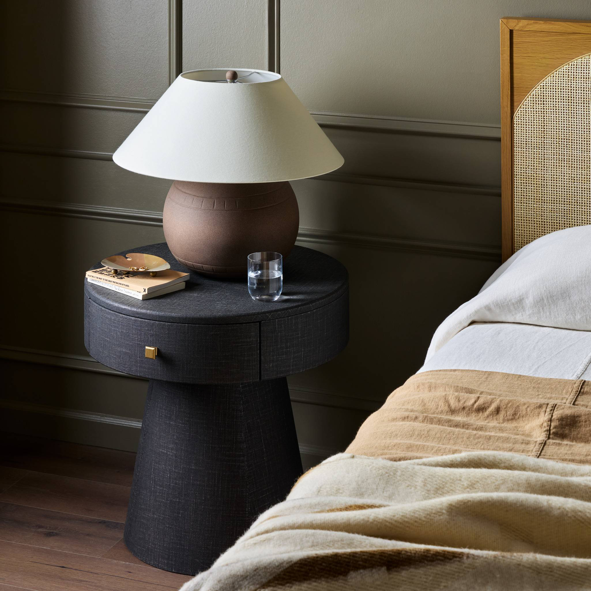 Chiro Nightstand