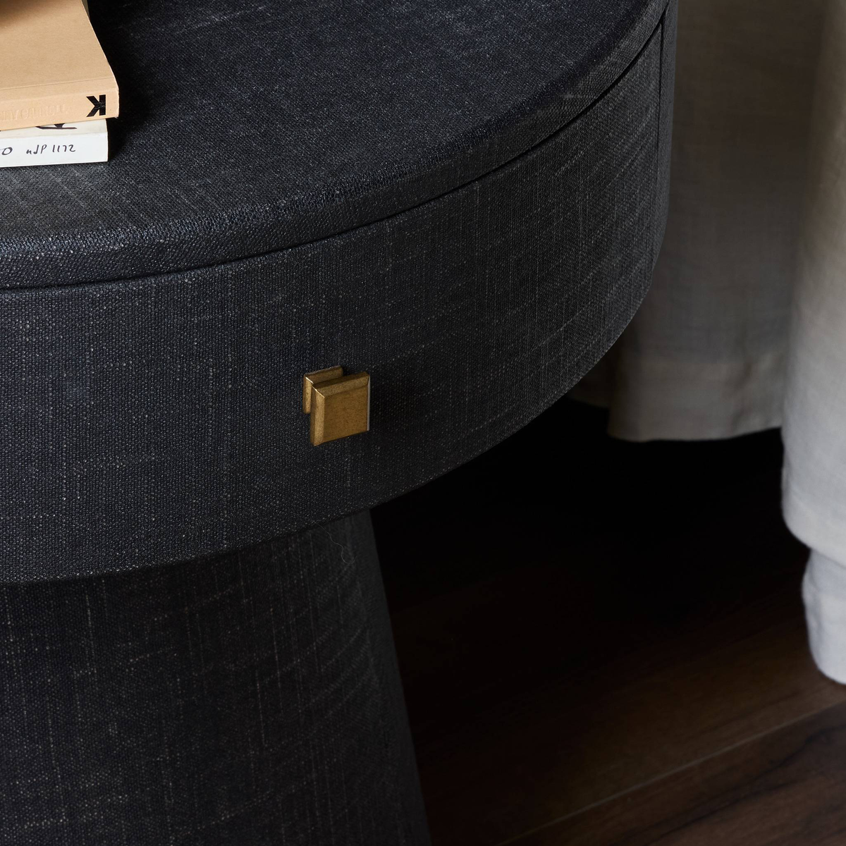 #color_black-linen