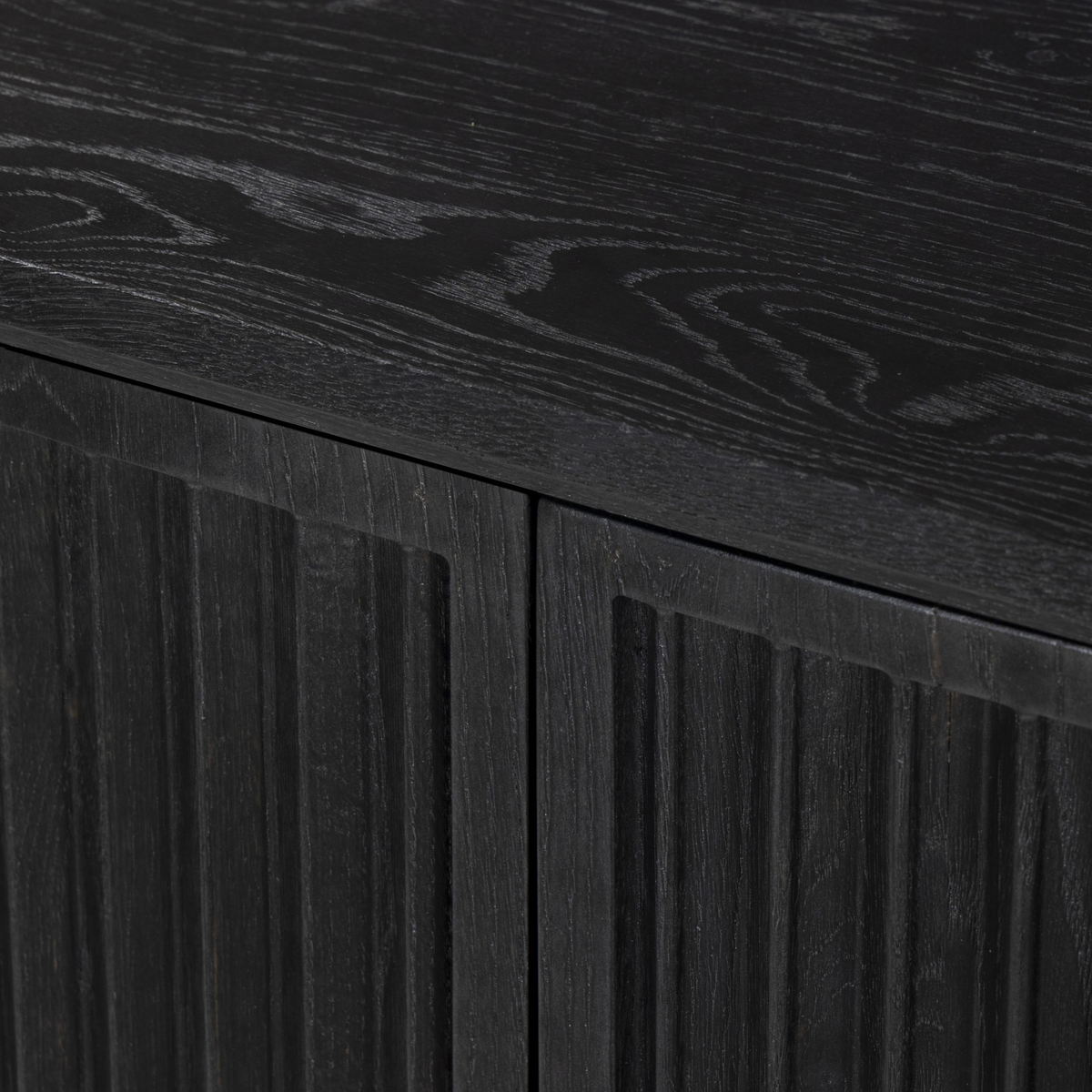 #color_worn-black