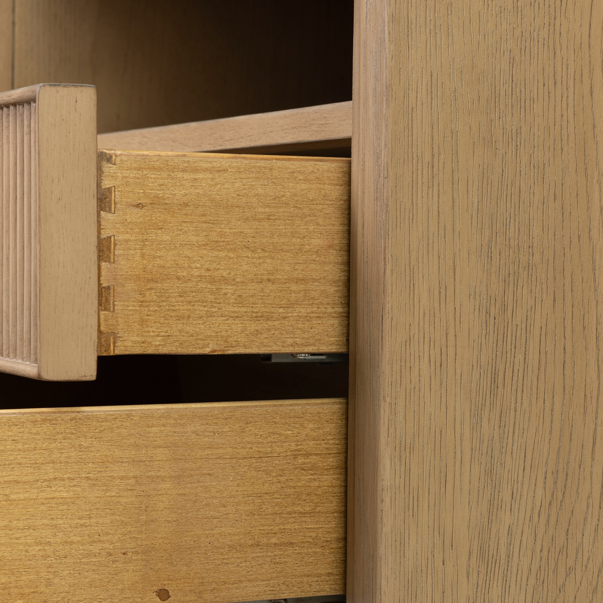 #color_light-wash-oak-veneer
