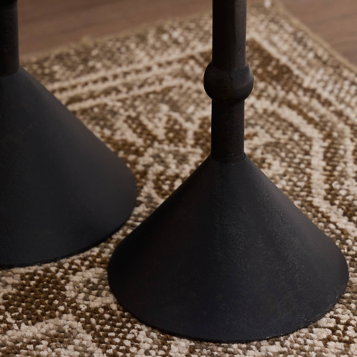 #color_black-antique