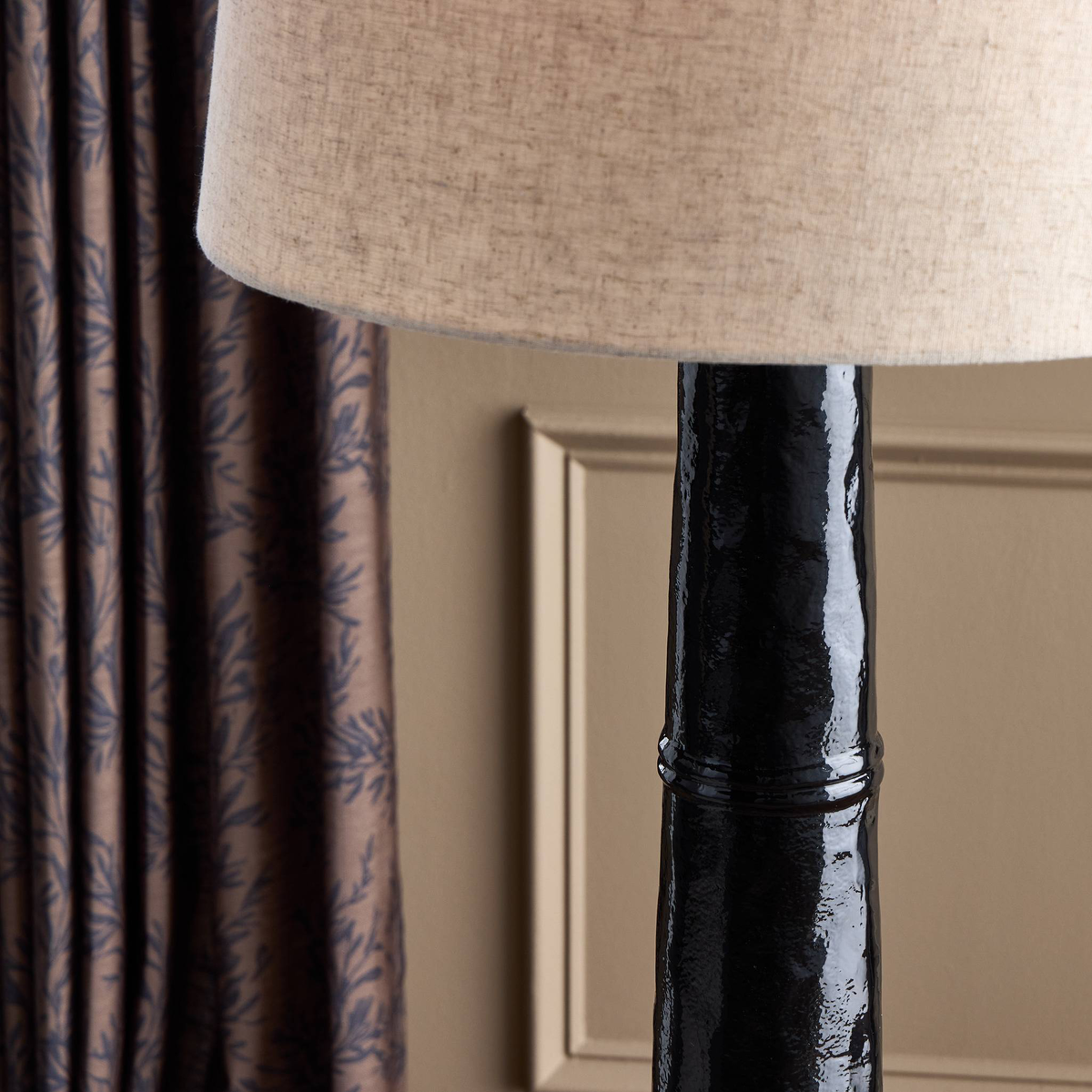 #color_glossy-black-cast-aluminum