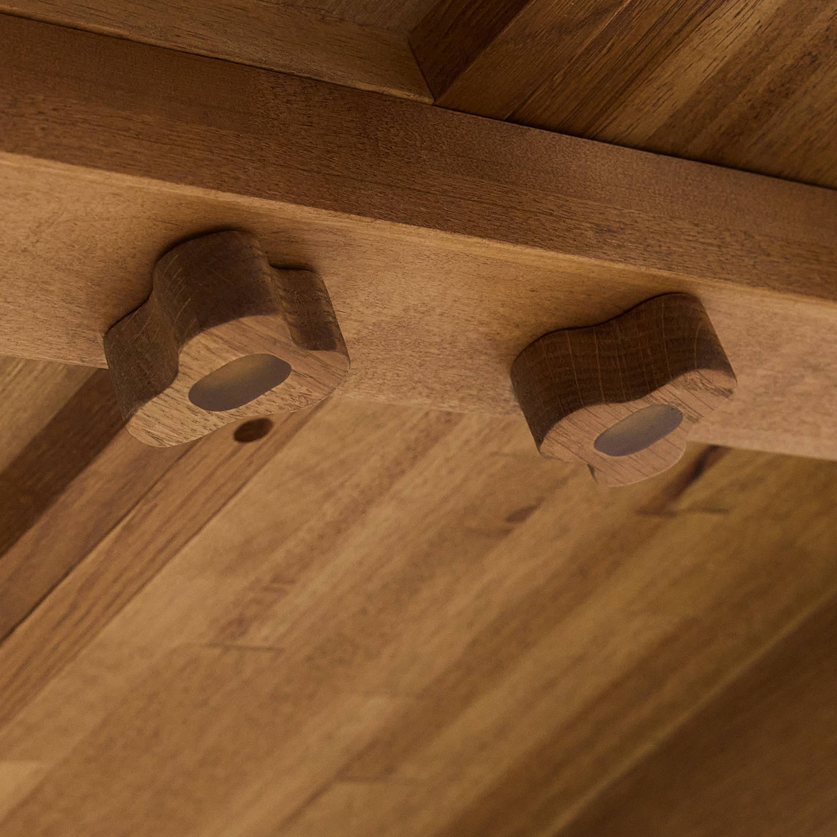 Blinn Oval Leaf Extension Dining Table