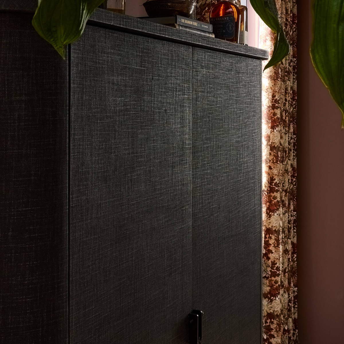 #color_black-linen