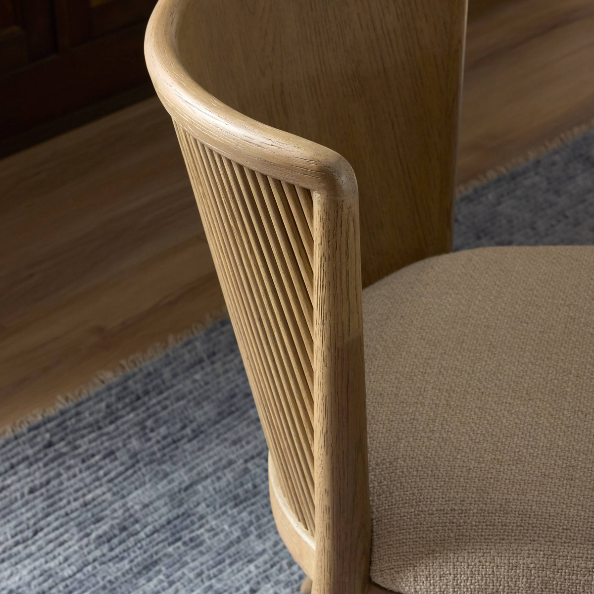 #color_seating/chairs/dining