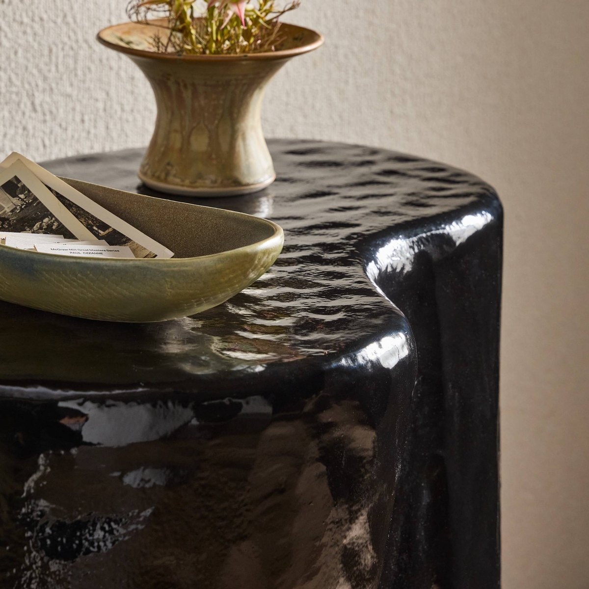 #color_glossy-black-cast-aluminum
