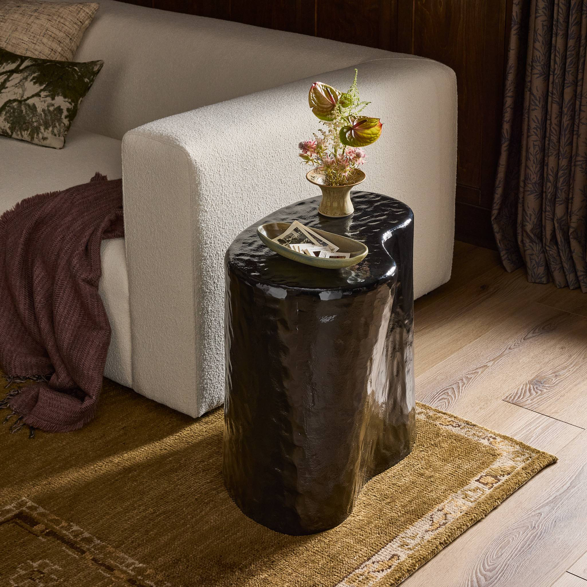 #color_glossy-black-cast-aluminum