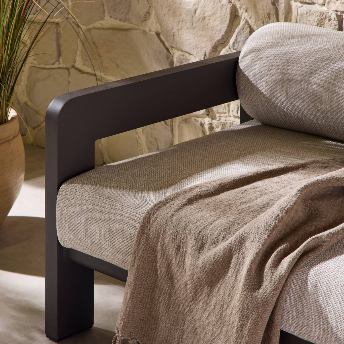 #color_outdoor/outdoor-sofas-and-chaises/outdoor