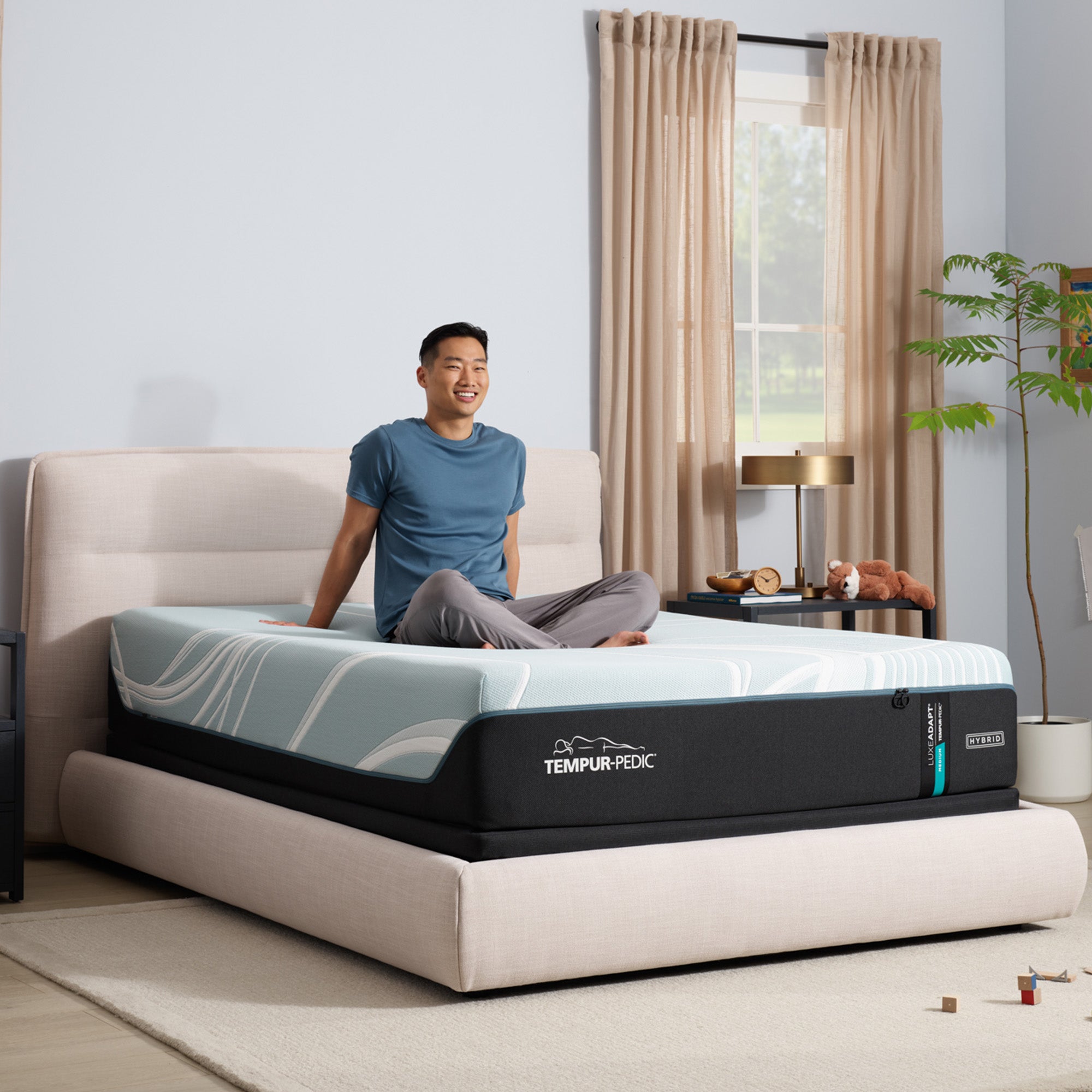 Tempur-Pedic® LuxeAdapt® Medium Hybrid