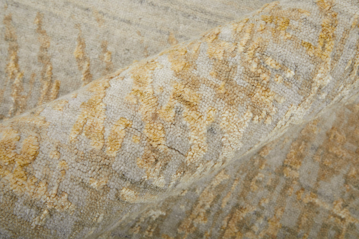 Eastfield 69FRF Gold/Ivory Rug by Feizy