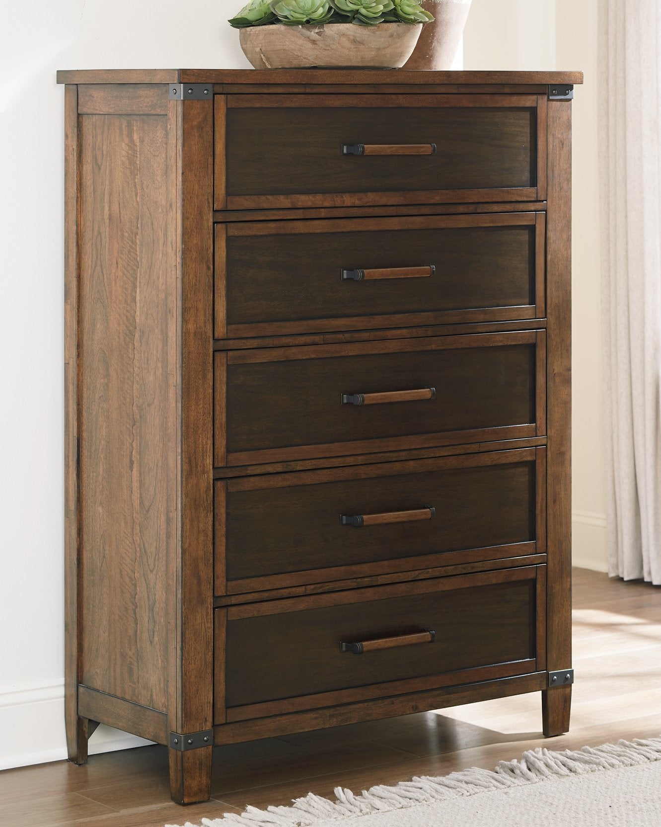 Wyattfield Chest of Drawers