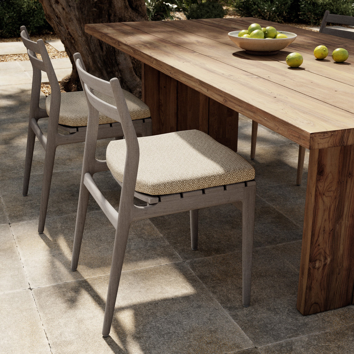 #color_outdoor/outdoor-chairs/outdoor-dining