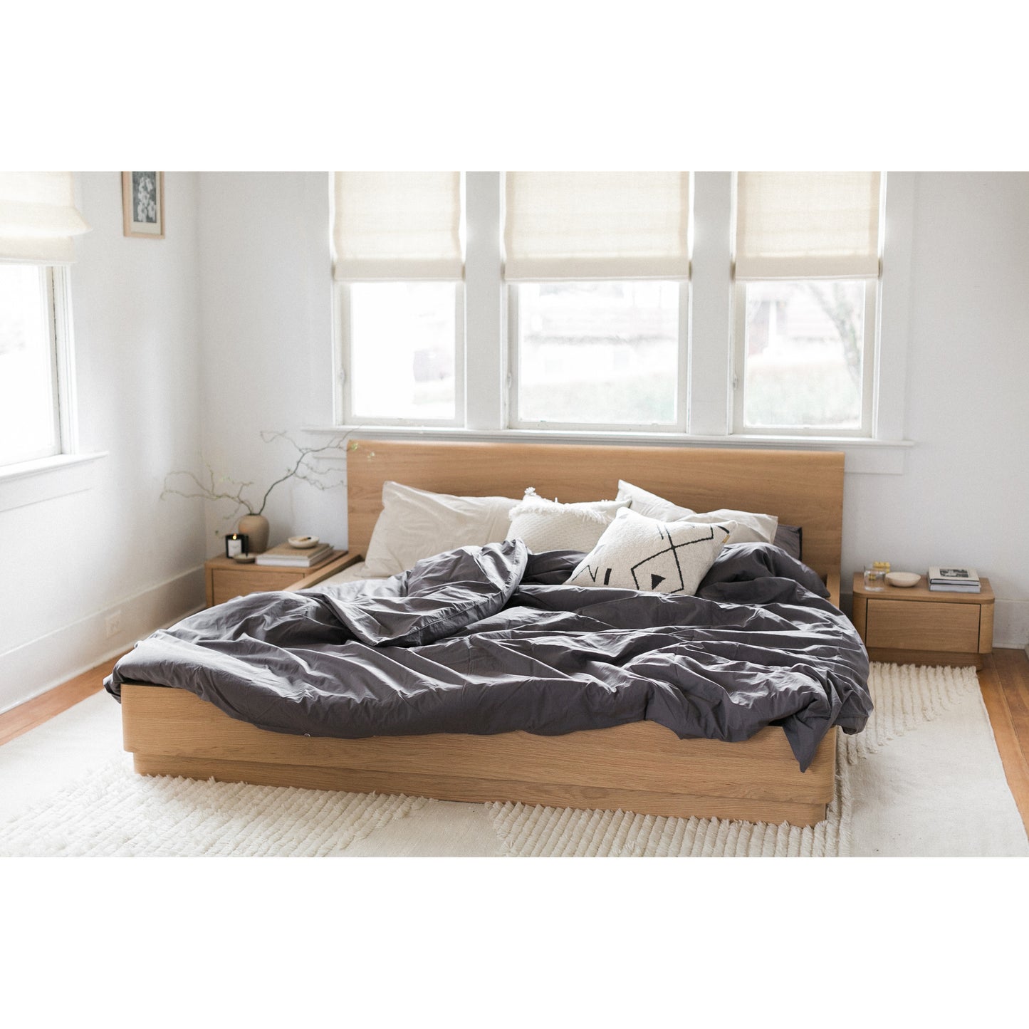 Round Off Queen Bed Light Oak Brown by Moe's Home